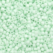 Miyuki Perlen 11/0 delica's Opaque light mint green