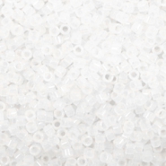 Miyuki Perlen 11/0 delica's Opal white DB-220
