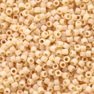 Miyuki Perlen 11/0 delica's Opaque pear yellow DB-1131