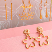 Inspirationsets So gestalten Sie Statement-Ohrringe mit Anhängern und Zwischenstücken