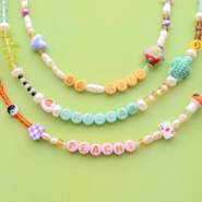 Inspirationsets Personalisierte Schmuckideen mit bunten Buchstabenperlen aus Acryl