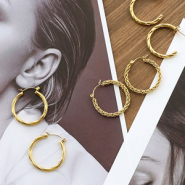 Neues 07-08-2024 Yes! Stilvolle Creolen aus Edelstahl