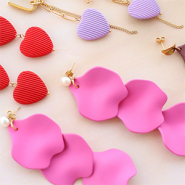 Inspirationsets Mix & Match mit Acrylperlen und Anhaengern