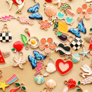 Neues 23-06-2025 Funky Metallperlen und Anhänger