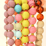 Inspirationsets Ausdrucksstarke Statement-Ketten entstehen mit Wachskordel-Acrylperlen 