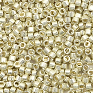 Miyuki Perlen 11/0 delica's Duracoat galvanized silver