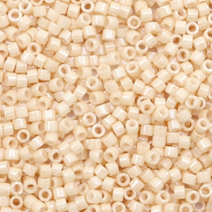 Miyuki Perlen 11/0 delica's Ceylon antique beige