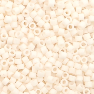 Miyuki Perlen 11/0 delica's Opaque matte bisque white