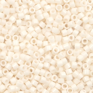 Miyuki Perlen 11/0 delica's Opaque bisque white