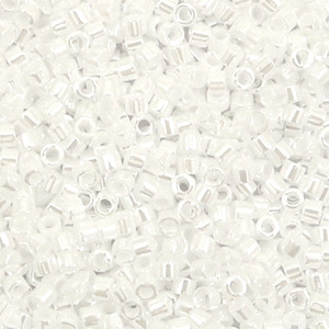 Miyuki Perlen 11/0 delica's Ceylon white pearl DB-201