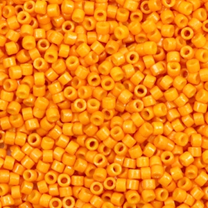 Miyuki Perlen 11/0 delica's Duracoat opaque dyed kumquat orange DB-2104
