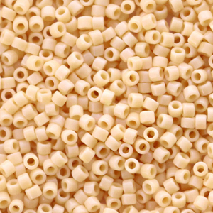 Miyuki Perlen 11/0 delica's Opaque pear yellow DB-1131