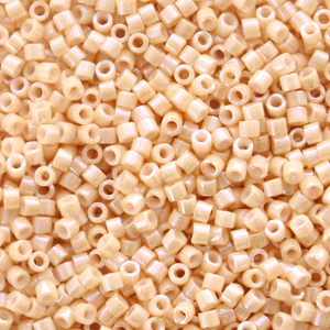 Miyuki Perlen 11/0 delica's Ceylon light caramel beige DB-205