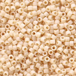 Miyuki Perlen 11/0 delica's Opaque matte antique beige DB-353
