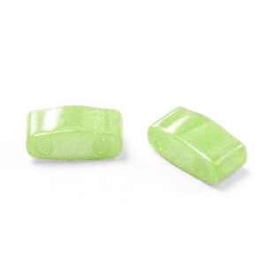 Miyuki Perlen 5x2.3mm half tila Opaque luster chartreuse green HTL-439