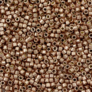 Miyuki Perlen 11/0 delica's Duracoat galvanized champagne DB-2504