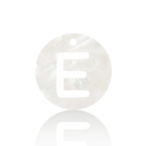 Anh&auml;nger Muschel S&uuml;&szlig;wasserperlmutt Buchstaben E White (Naturliche Farbe Muschel)