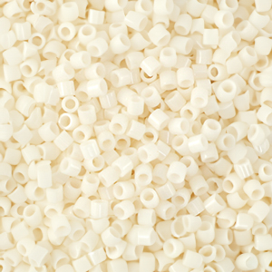 Miyuki Perlen 15/0 delica's Opaque Bisque White DBS1491