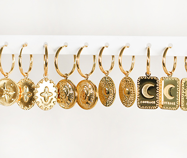 Schmuckdisplay bef&uuml;llt 