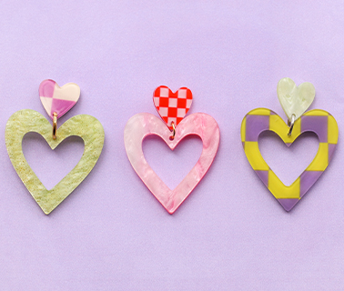 Anh&auml;nger aus Resin und Edelstahl in Herzform