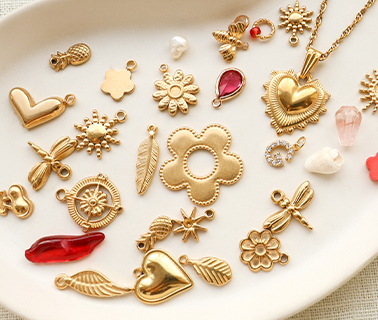 Brandneu Serie mit angesagten Edelstahl-Anh&auml;nger 