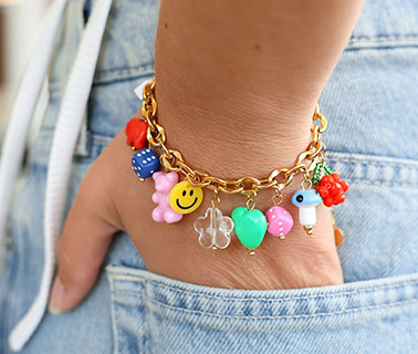 Neue Serie bunter Acrylperlen: W&uuml;rfel und Herzen