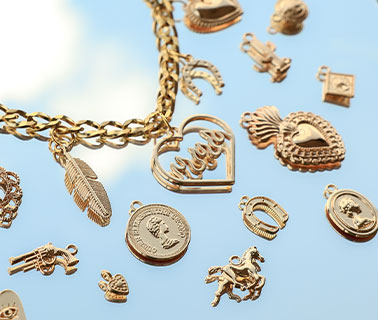 Neu eingetroffen! Gl&auml;nzende Anh&auml;nger aus Metall