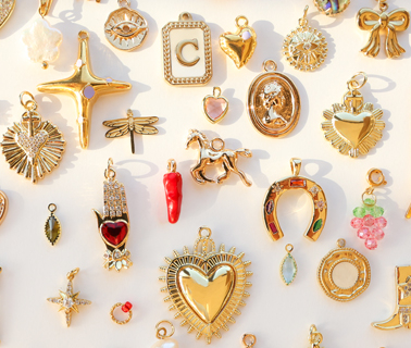 Yes, neue Anh&auml;nger aus Metall in diversen Designs