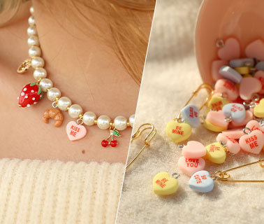 Bunte Anh&auml;nger aus Resin mit weihnachtlichen Motiven