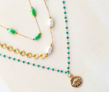 Bezauberndes Jasseron mit farbigen Perlen