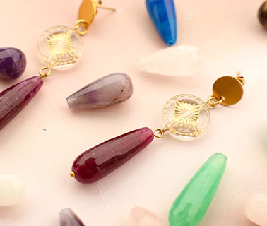 Neue Serie stilvoller Natursteinperlen in Tropfenform