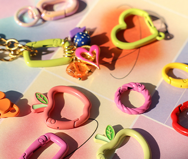 Farbige Karabiner nicht nur f&uuml;r Schl&uuml;sselanh&auml;nger