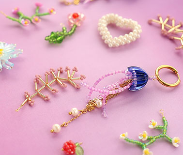 Neue filigrane Glasperlendesigns geh&auml;kelt