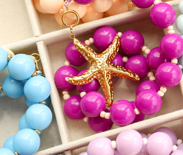 Gro&szlig;e, runde Acrylperlen in strahlenden Farben