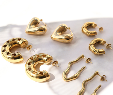 Edelstahlohrringe in modern verspielten Designs