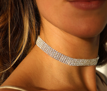 Neue Serie mit TQ-Messing-Ohrringen und Halsketten