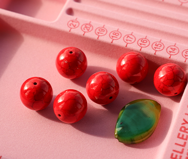 Neue Serie marmorierter Keramikperlen