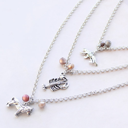 DIY Schmuck mit Metall, gef&auml;rbtem Elastik und DQ Metall