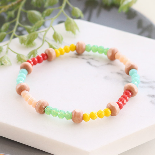 Sommerschmuck: Bunte Armb&auml;nder mit Facetten Perlen