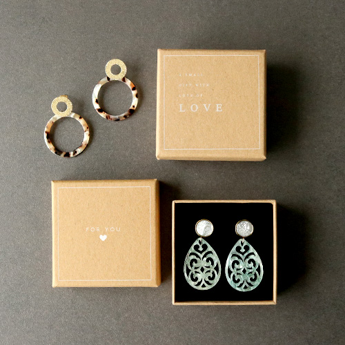 DIY Ohrringe mit neuen Resin Anh&auml;ngern, Binderingen und Ohrsteckern