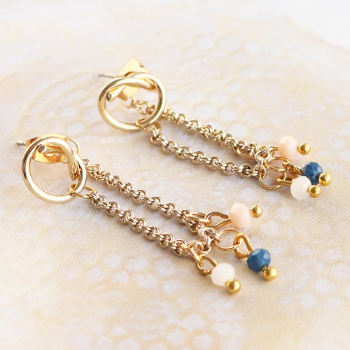 Sehen Sie hier die Inspiration f&uuml;r die Herstellung von trendige Ohrringen mit Top Facett Perlen und DQ Metall Perlen.