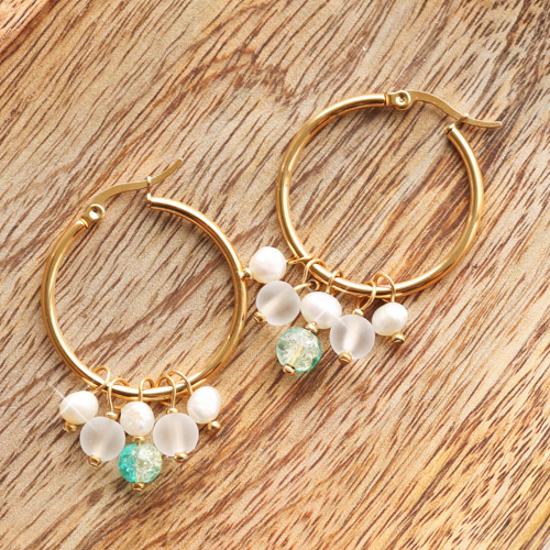 Los geht's! Machen Sie trendige Ohrringe mit Glasperlen: