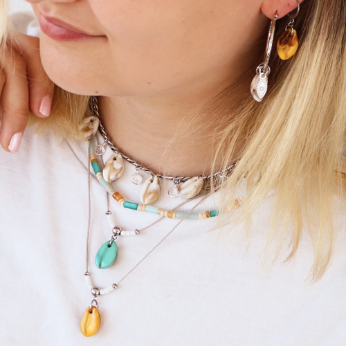 Diese Ketten und Ohrringe k&ouml;nnen mit Resin Kauri Muscheln hergestellt werden