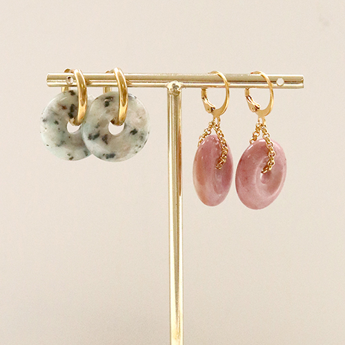 Lassen Sie sich inspirieren: Diese Ohrringe und Armb&auml;nder k&ouml;nnen mit Disc Anh&auml;ngern aus Naturstein hergestellt werden