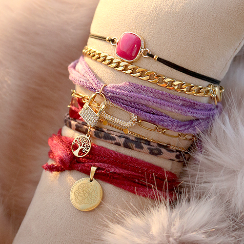 Sie k&ouml;nnen diesen Schmuck mit Jasseron, Acryl Buchstabenperlen, C.U.S Band und verschiedenen Perlen und Anh&auml;ngern herstellen: