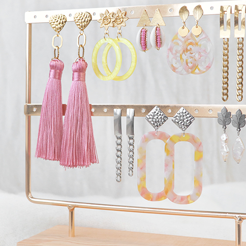 Erstellen Sie auff&auml;llige Ohrringe mit Edelstahl-Ohrringzubeh&ouml;r