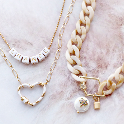 Gestalten Sie trendigen Schmuck mit den sch&ouml;nen Zirkonia-Schloss-Anh&auml;ngern