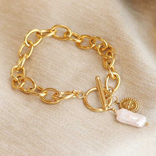 S&uuml;&szlig;wasserperlen, Edelstahl-Jasserons und grobe Verschl&uuml;sse &ndash; f&uuml;r Schmuck, der ins Auge f&auml;llt