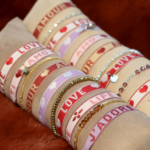 Fr&ouml;hlich hippe Armbaender mit Schmucktextband und Stopperperlen selber machen