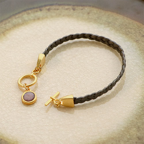 Verwenden Sie diese eindrucksvollen Schmuckartikel f&uuml;r eine au&szlig;ergew&ouml;hnliche Armband-Kollektion